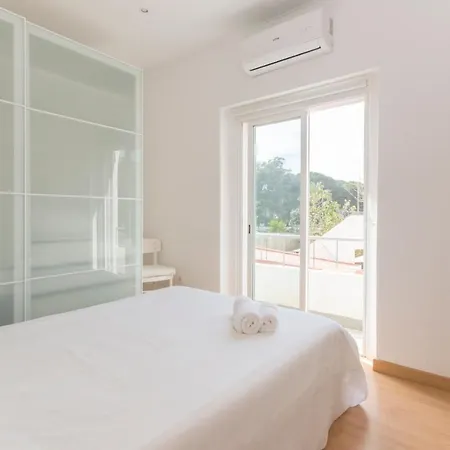 4 Bedroom Near The Beach!