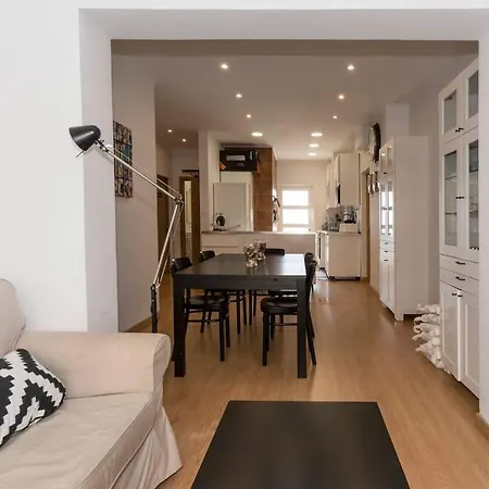 4 Bedroom Near The Beach! * Setúbal