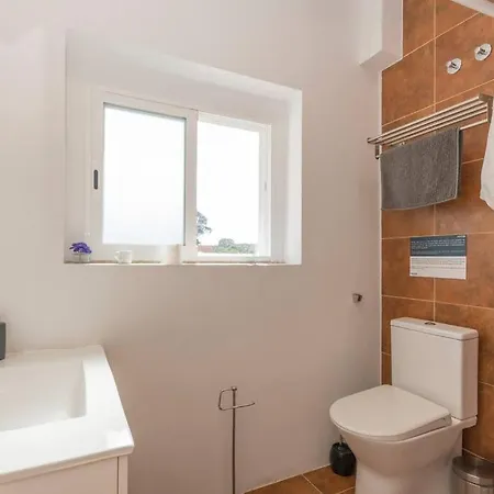 Apartament 4 Bedroom Near The Beach! Setúbal